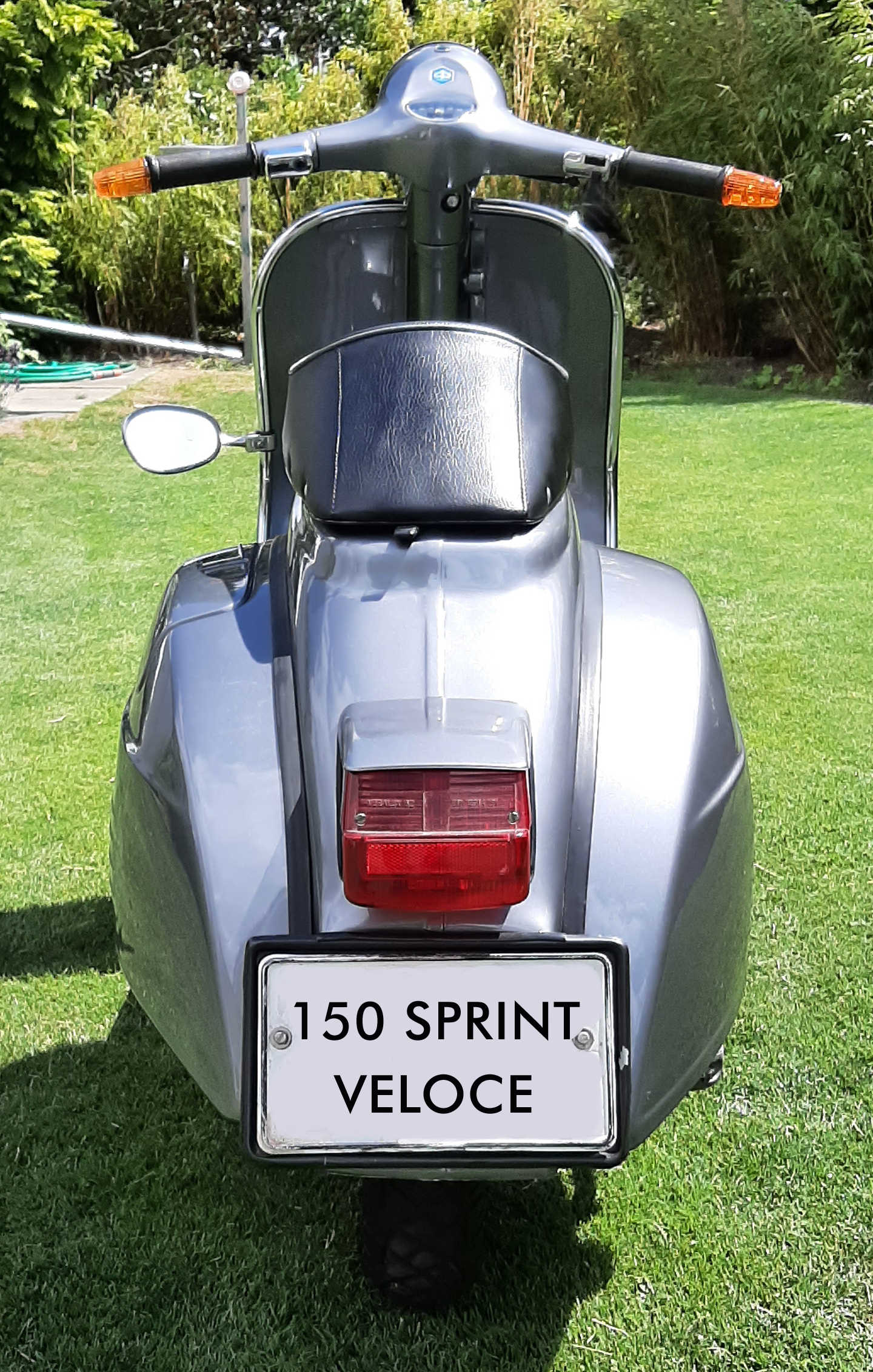 Vespa 150-Sprint-Veloce-heck.jpg